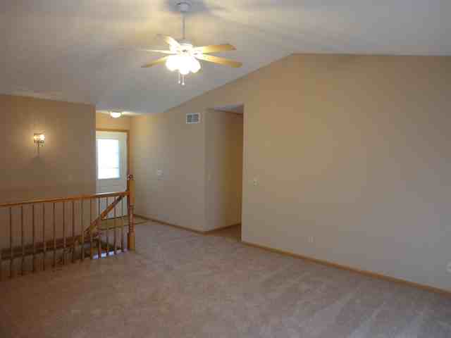 482 University Dr - Photo 2 of 14