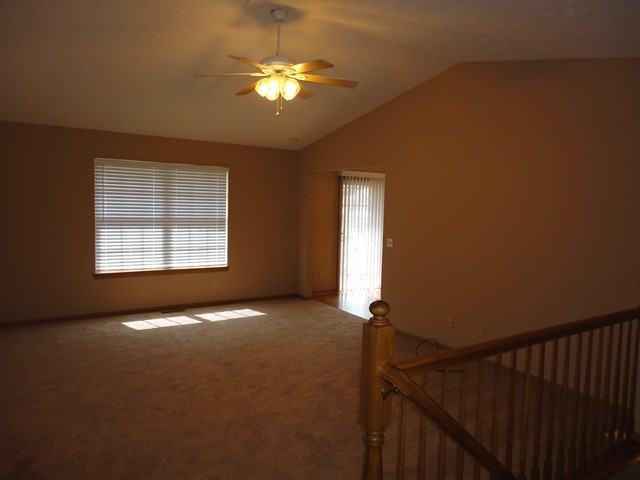 482 University Dr - Photo 3 of 14