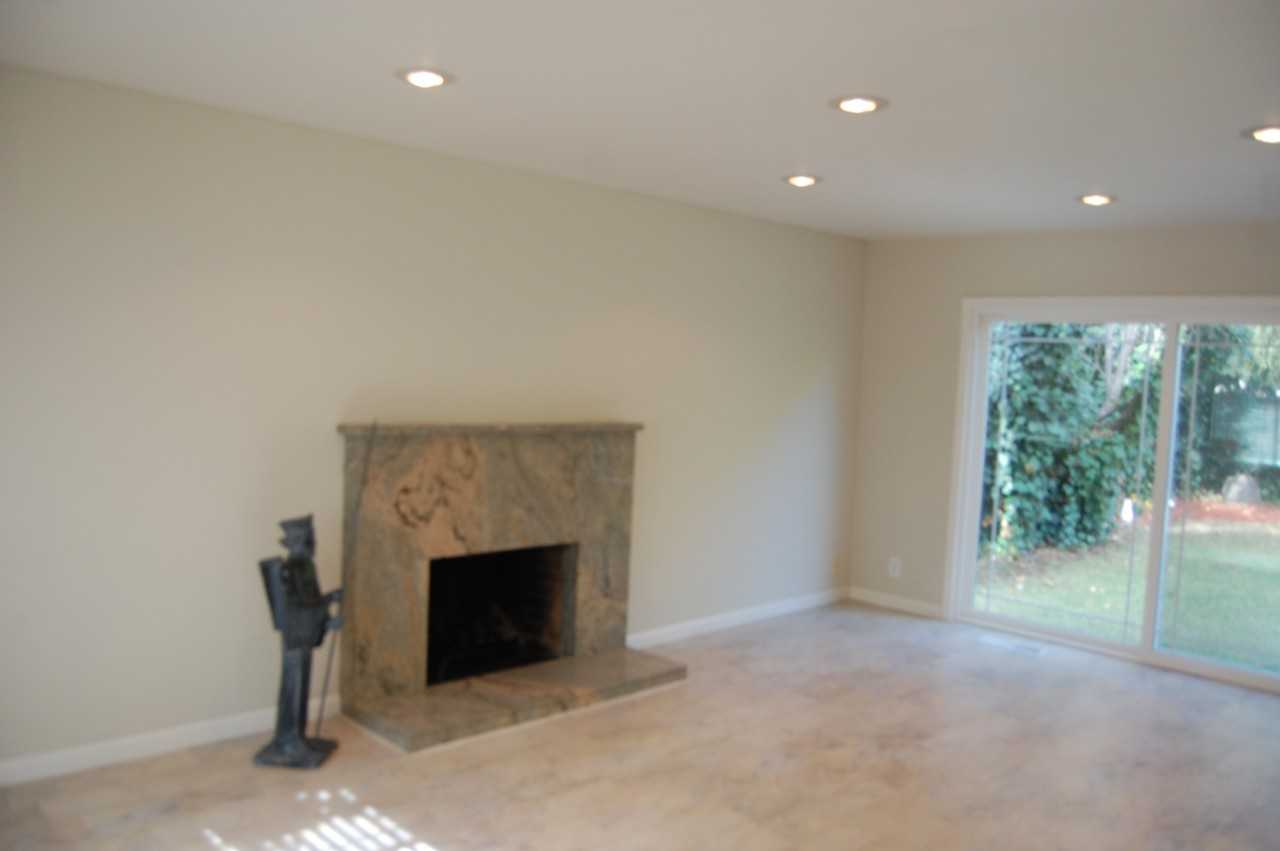 2375 Lindbergh Ave - Photo 3 of 14