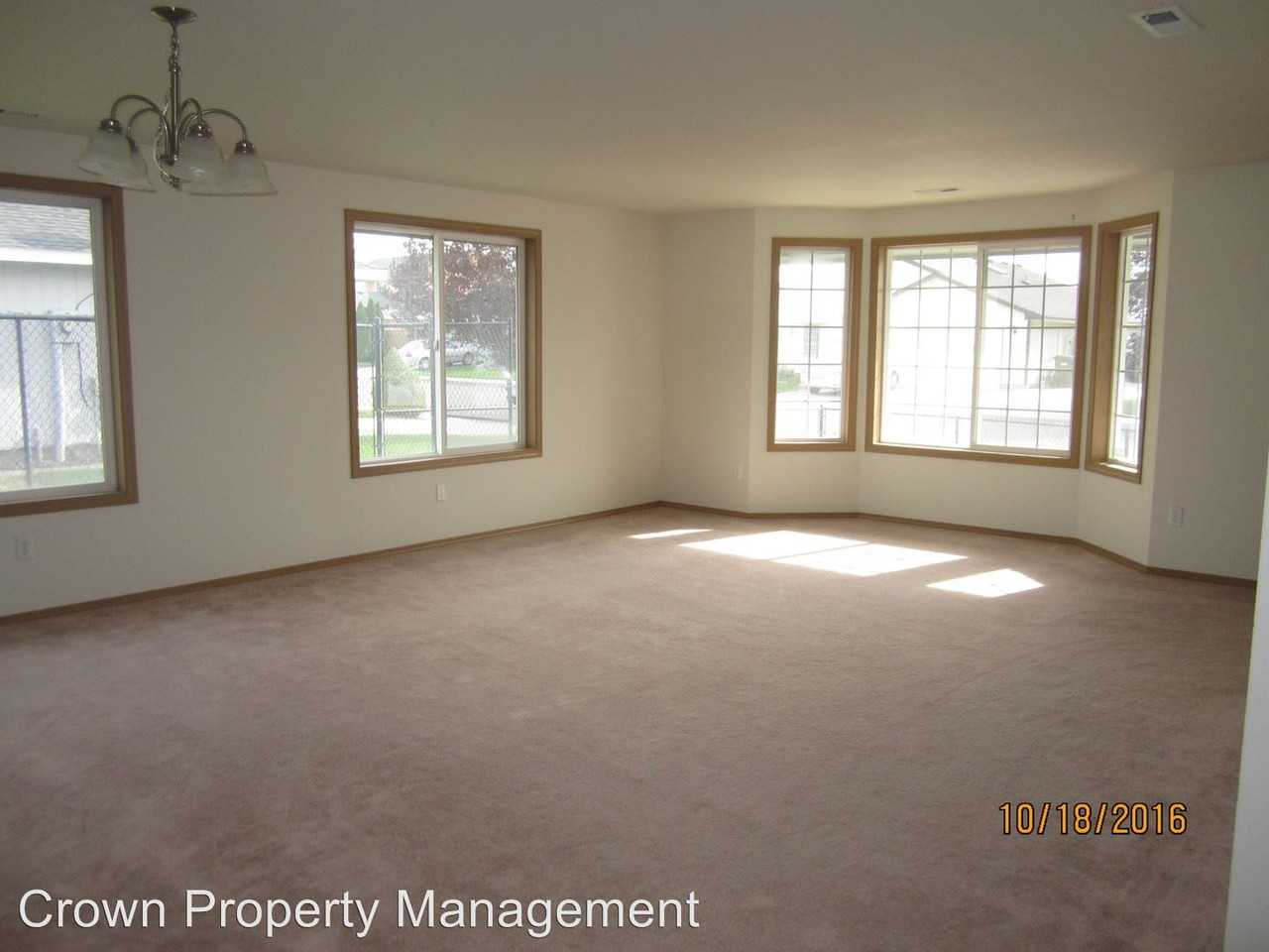 8303 Orcas Dr - Photo 3 of 18