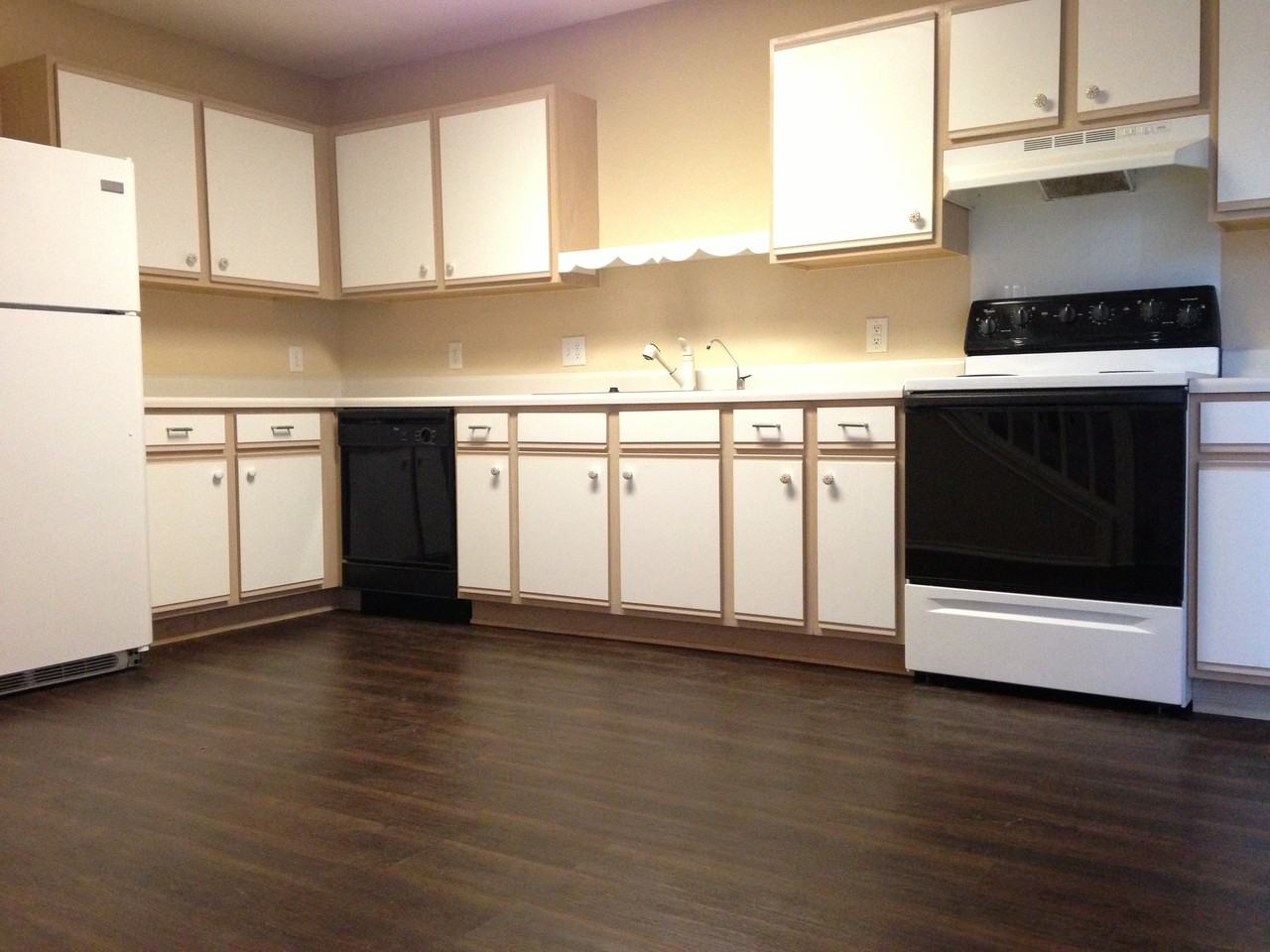 1004 Quail Valley Dr - Photo 2 of 15