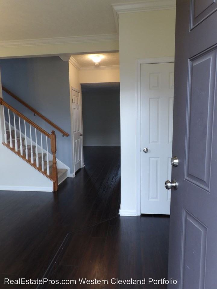 106 Fallingrock Way - Photo 3 of 46