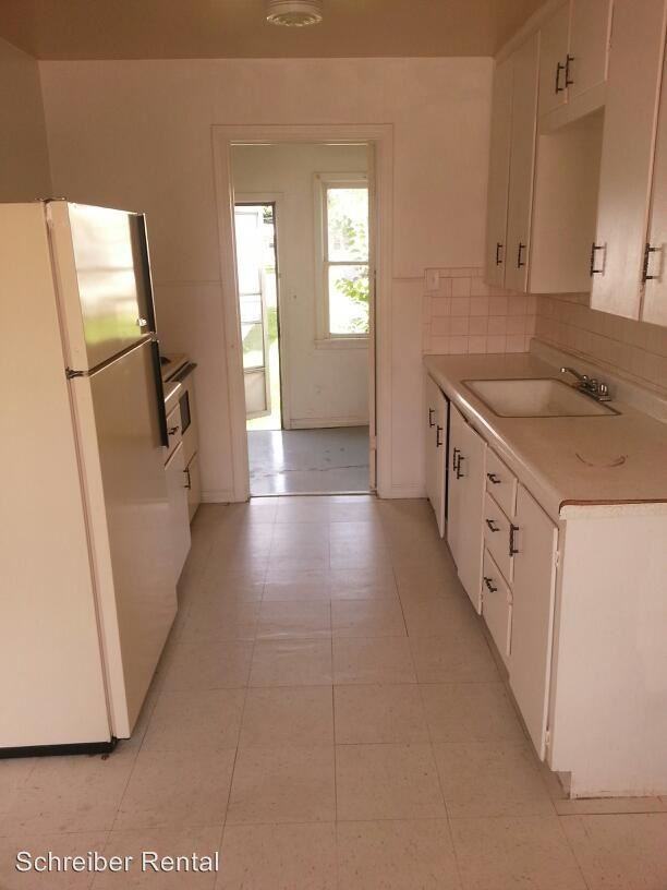 907 S Emporia St - Photo 3 of 7