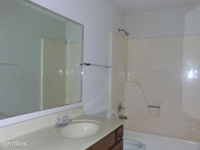 1110 Roosevelt Ave - Photo 2 of 8