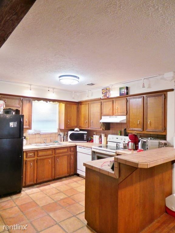 3100 Heatherwood Dr - Photo 3 of 4