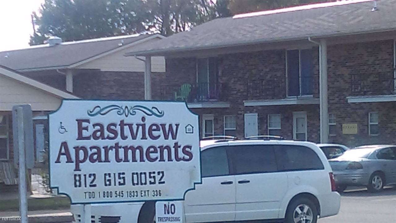 803 E Oak St - Photo 2 of 7