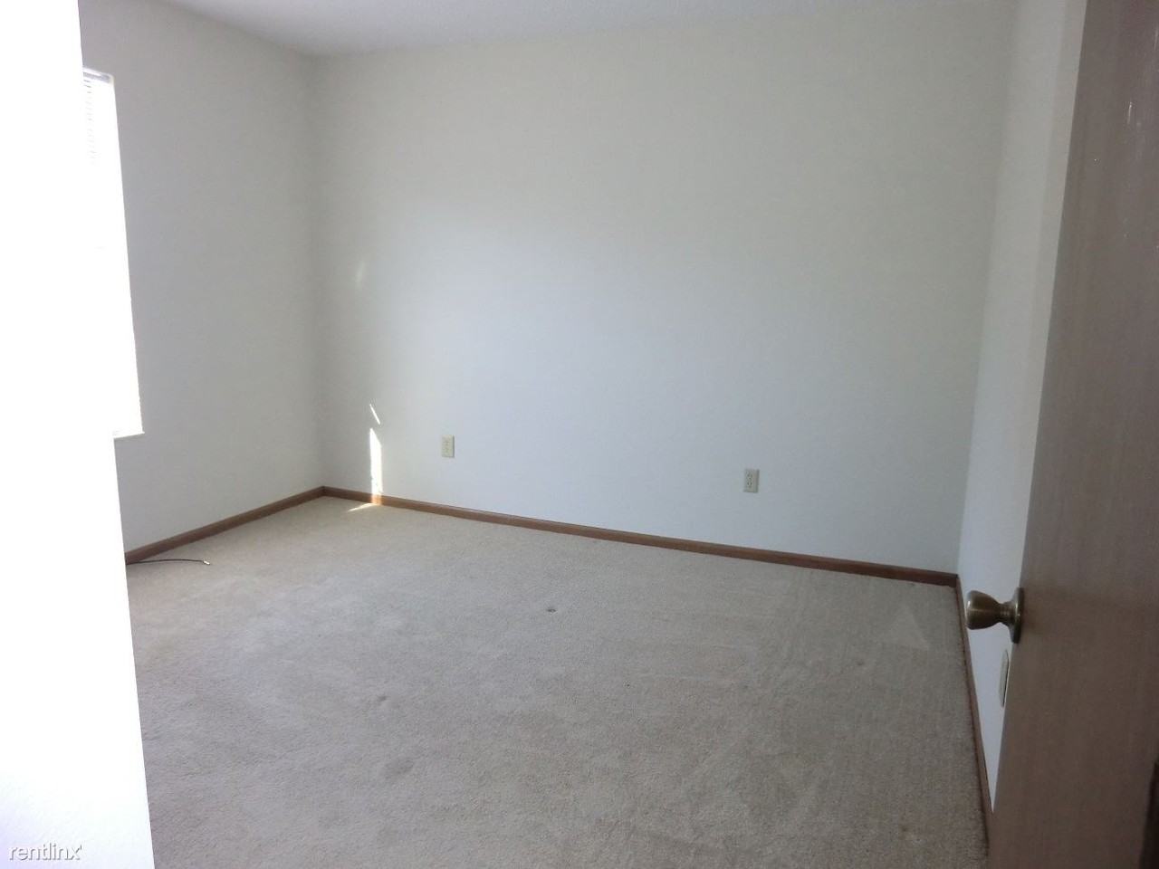 4 Peachtree Ln - Photo 2 of 10