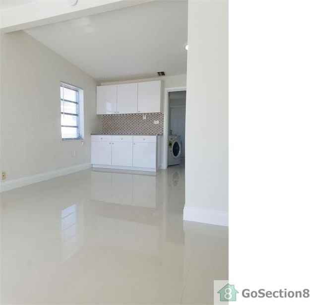 154 NW 31st Ave - Photo 2 of 10