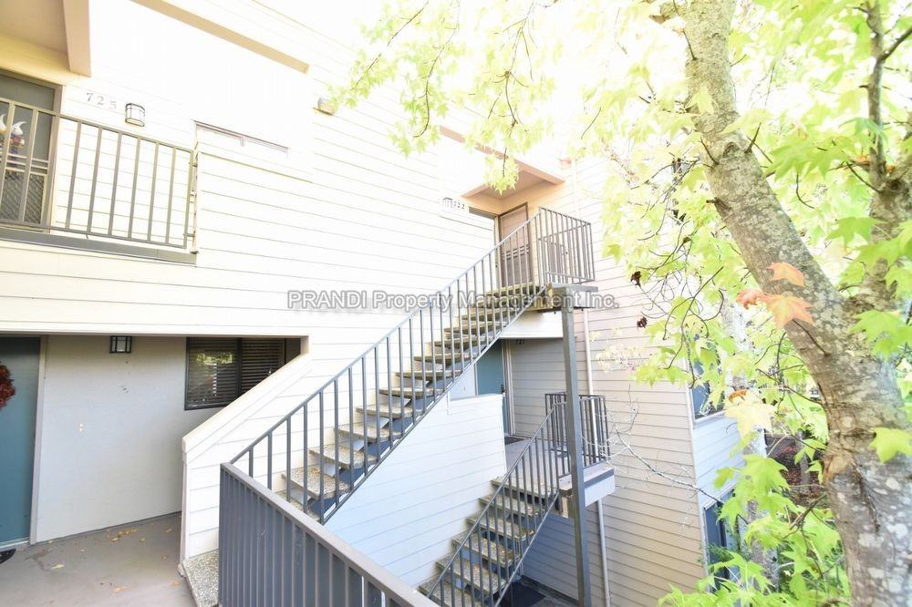 721 Vía Casitas - Photo 3 of 13