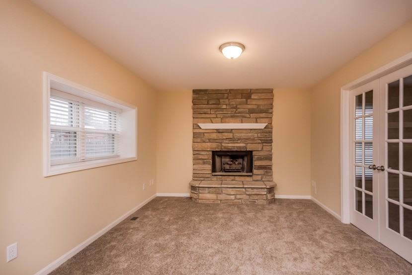 370 Lakeview Dr - Photo 2 of 15