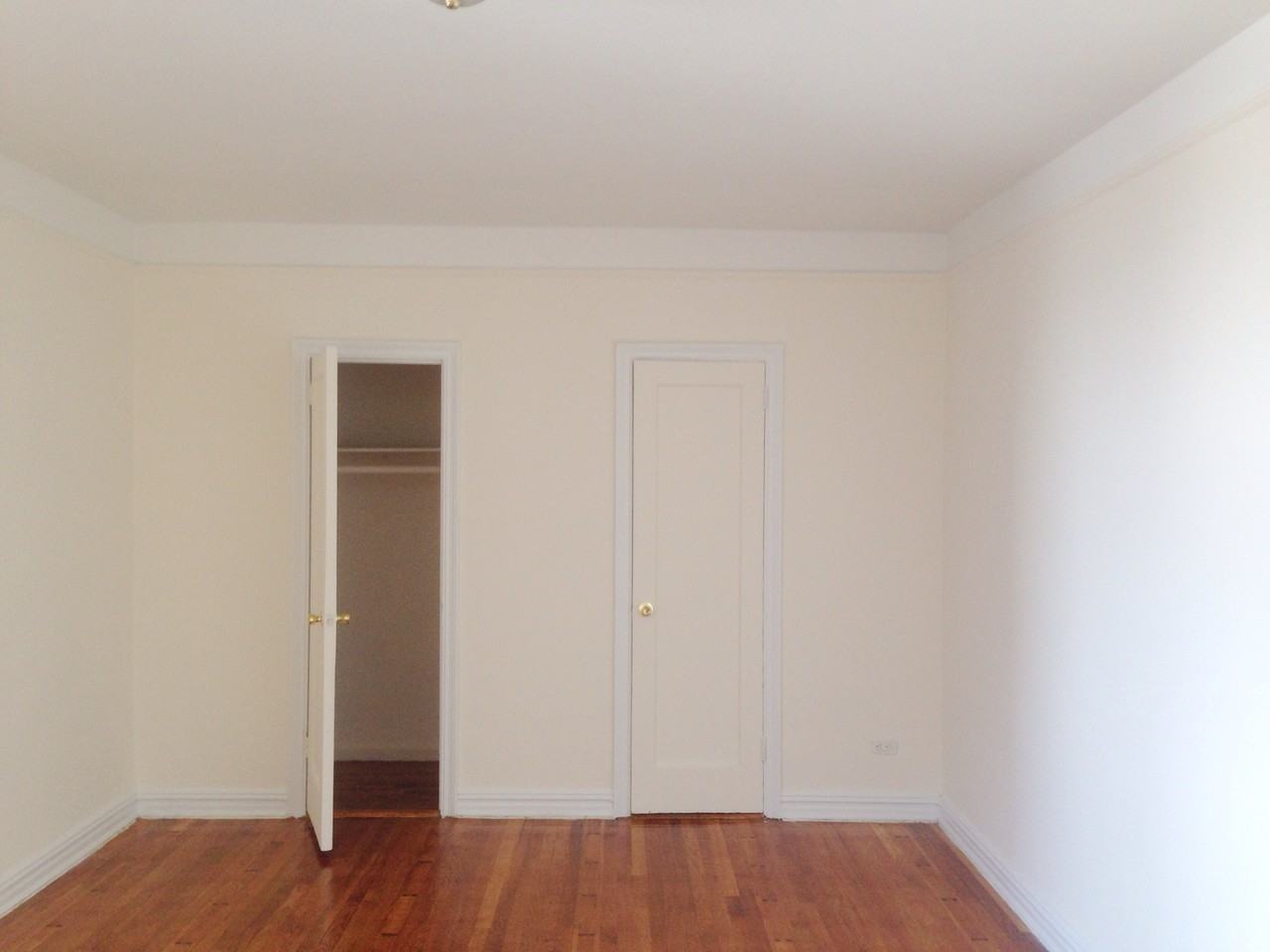 4707 41st Street #5D - Photo 3 of 6