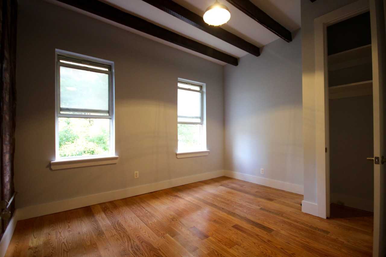 31 Montrose Avenue #3L