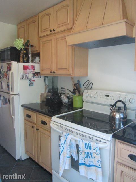 Wall St. Manor - Photo 2 of 6