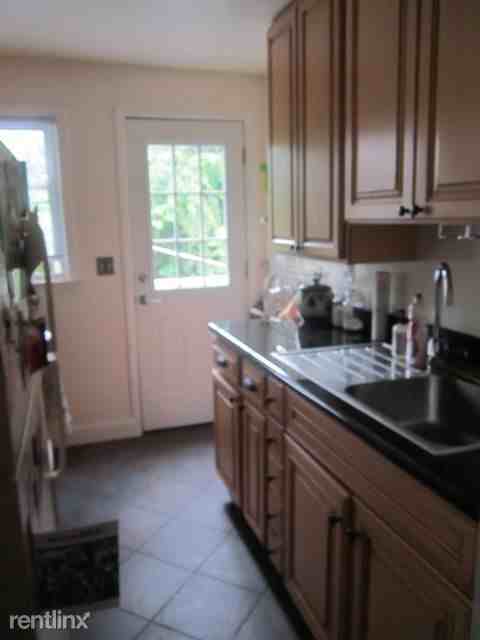 Wall St. Manor - Photo 3 of 6