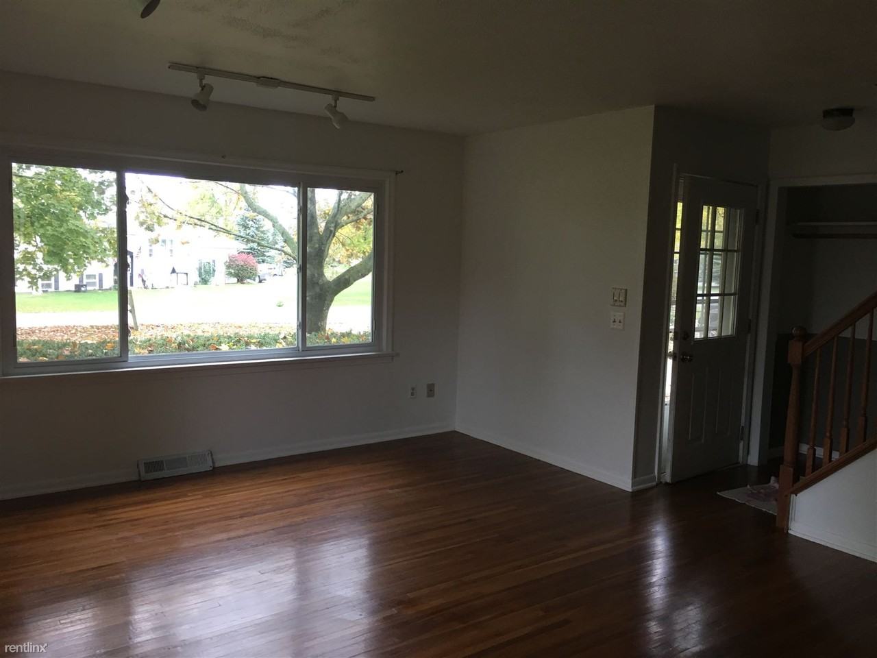 1141 Grandview Dr - Photo 3 of 12