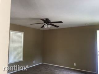 1061 Sherman Ct - Photo 2 of 4