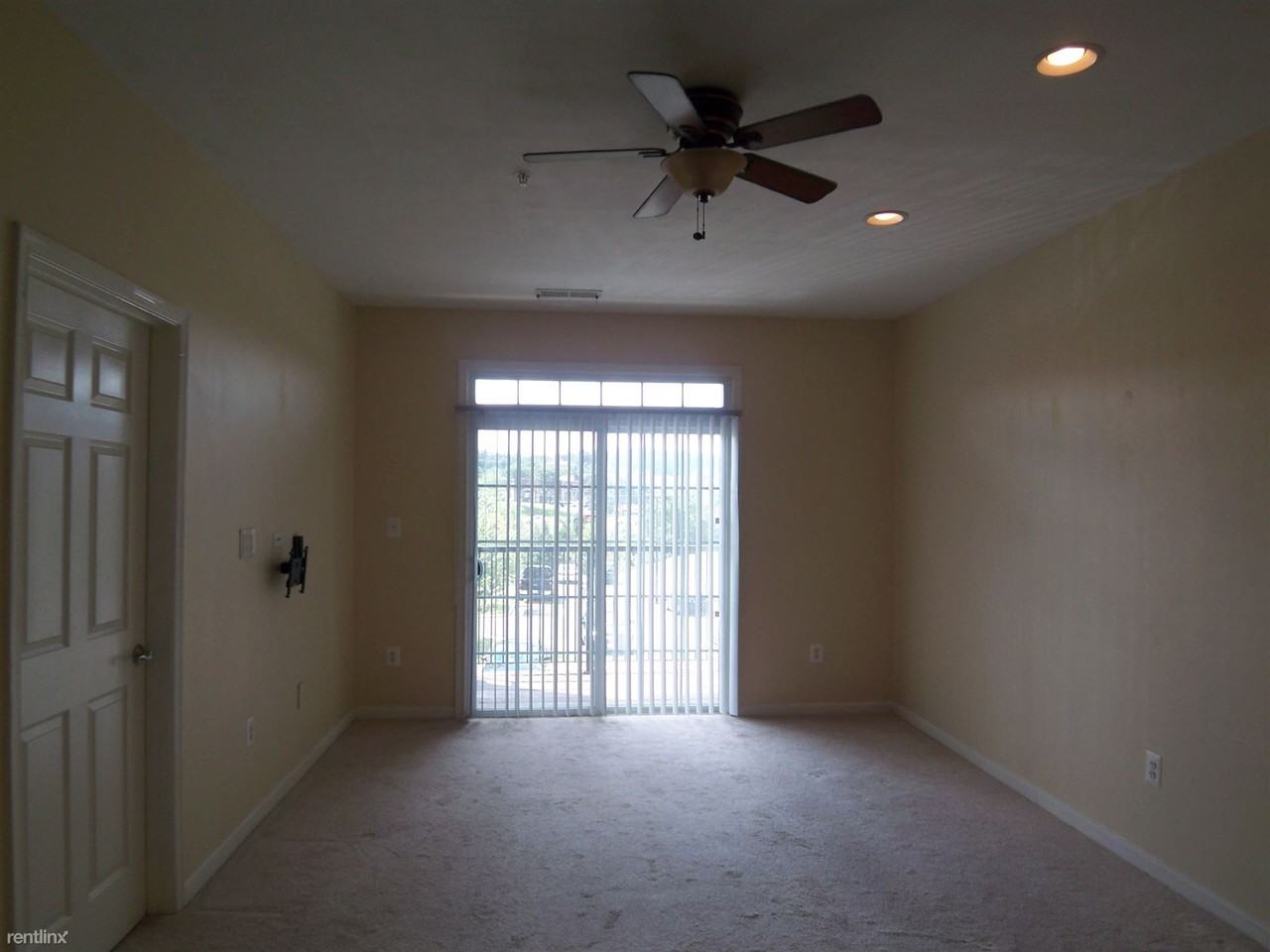 21222 McFadden Square - Photo 2 of 14