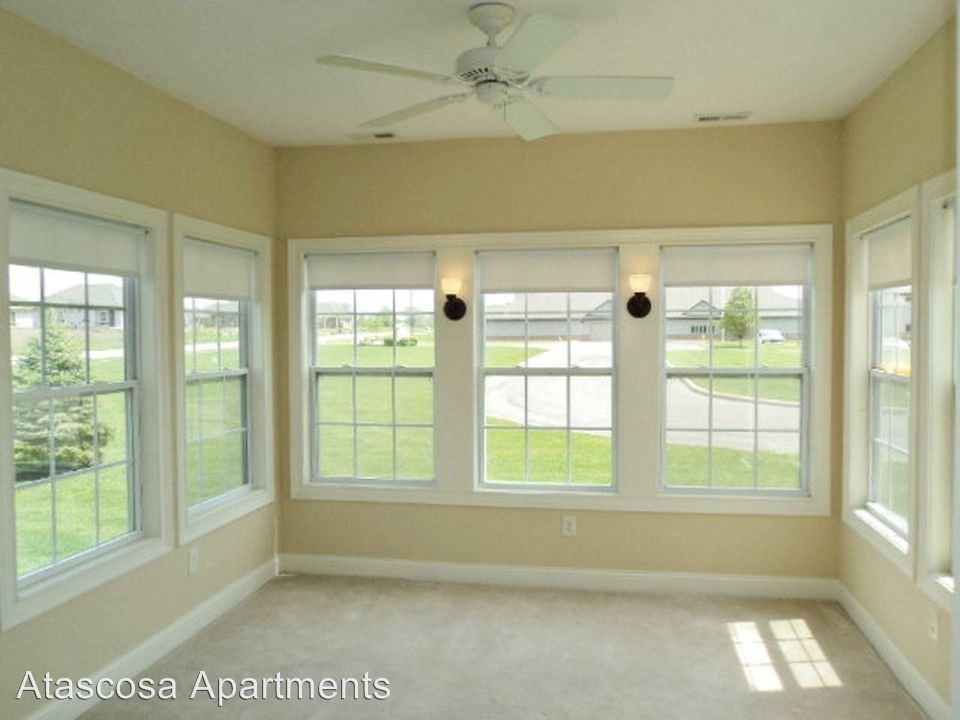 1670 Union Park Circle - Photo 2 of 10