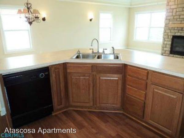 1670 Union Park Circle - Photo 3 of 10