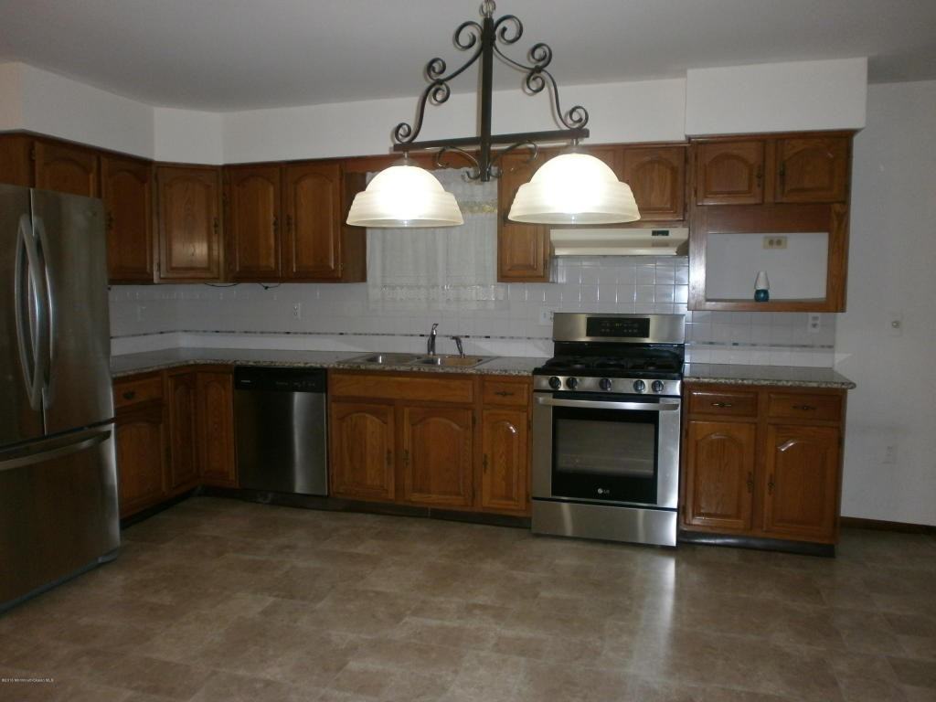 546 Vaughn Ave - Photo 2 of 17