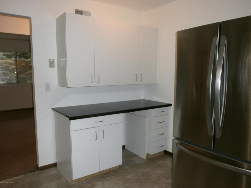 546 Vaughn Ave - Photo 3 of 17