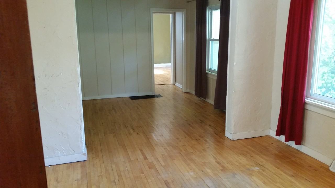 4311 N Knox Ave - Photo 3 of 8