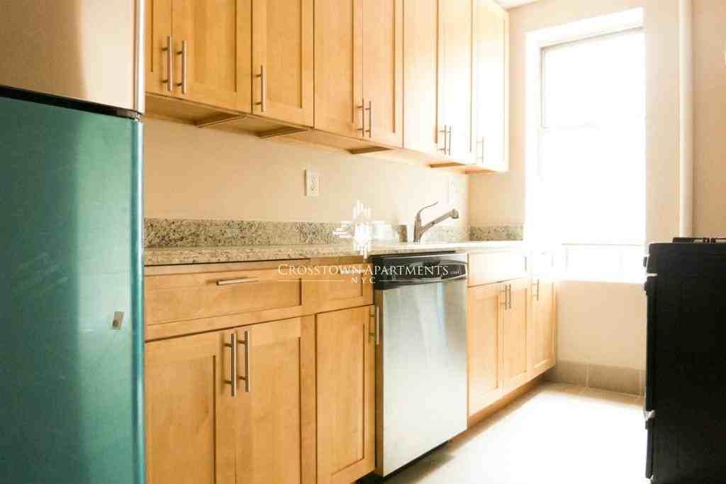 Dyckman St & Post Ave #31