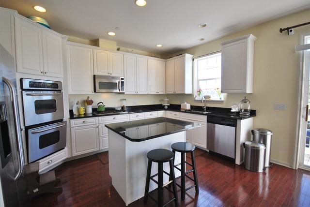 386 Broadmoor Ln - Photo 3 of 23