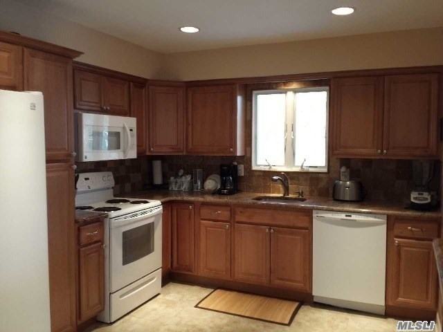 284 William Floyd Pkwy - Photo 3 of 7