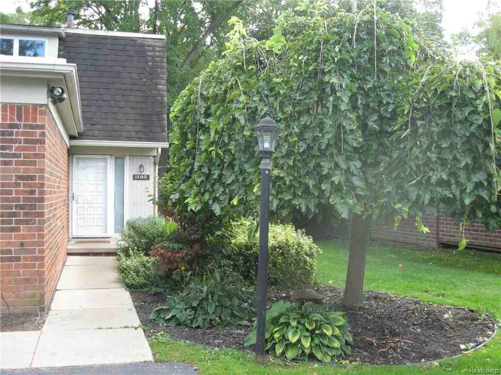 1195 Rolling Hills Dr - Photo 2 of 24