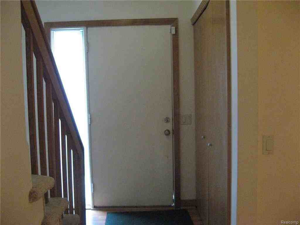 1195 Rolling Hills Dr - Photo 3 of 24