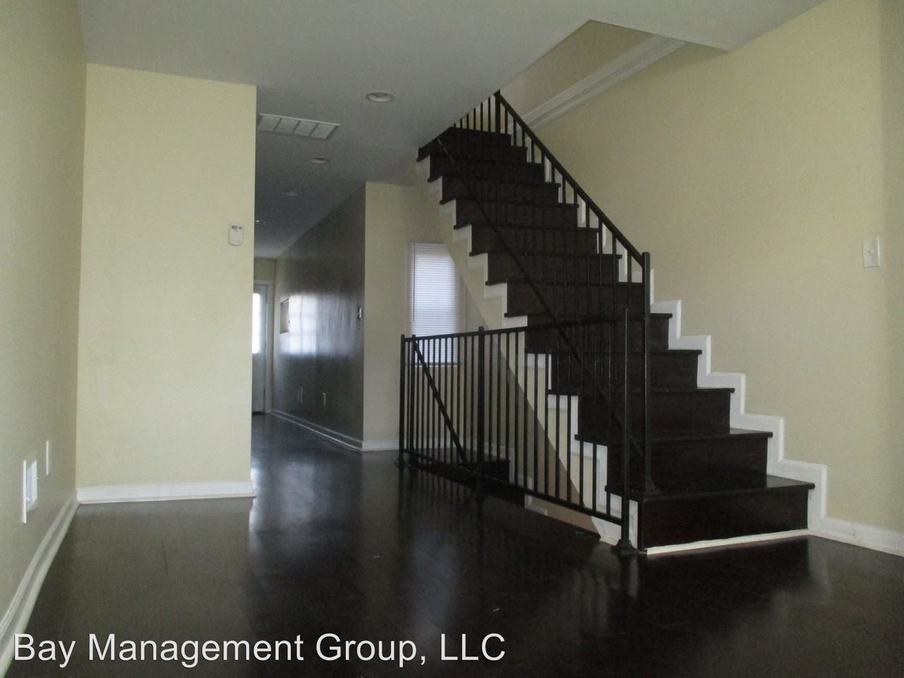 427 N Castle St - Photo 3 of 17