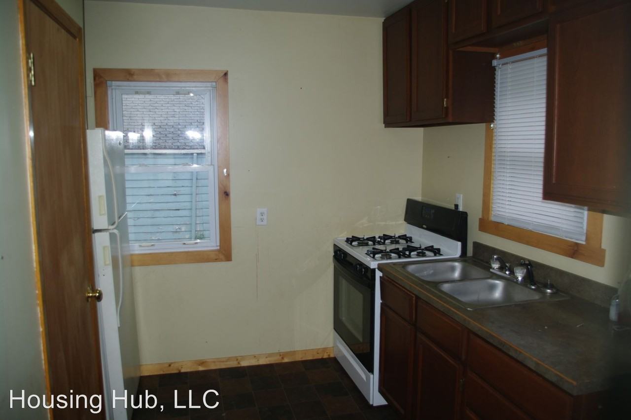 2072 Sherwood Ave - Photo 3 of 11