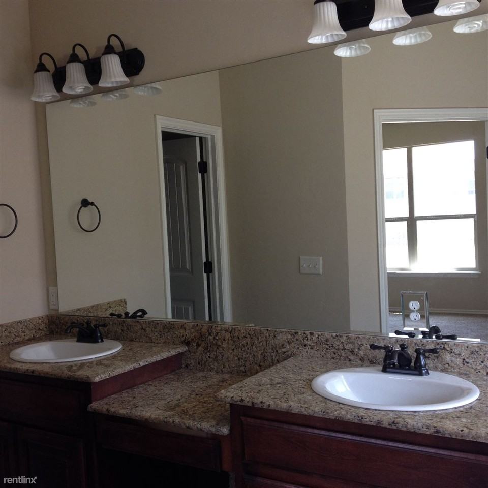 5801 Sanderling Rd - Photo 3 of 7