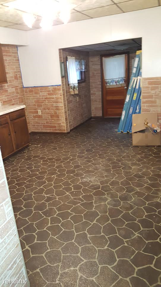 532 E Market St - Photo 2 of 7