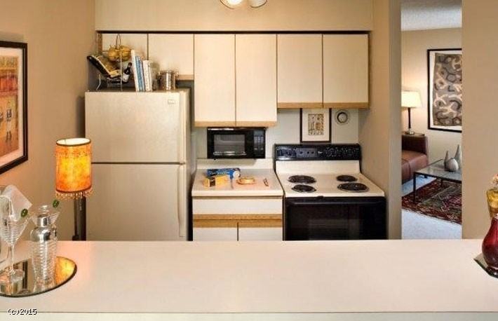 772 N Dearborn St - Photo 2 of 7