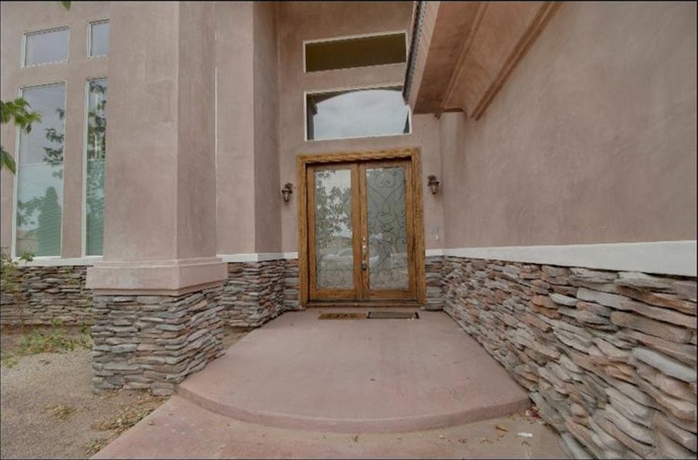 26775 Lakeview Dr - Photo 2 of 11