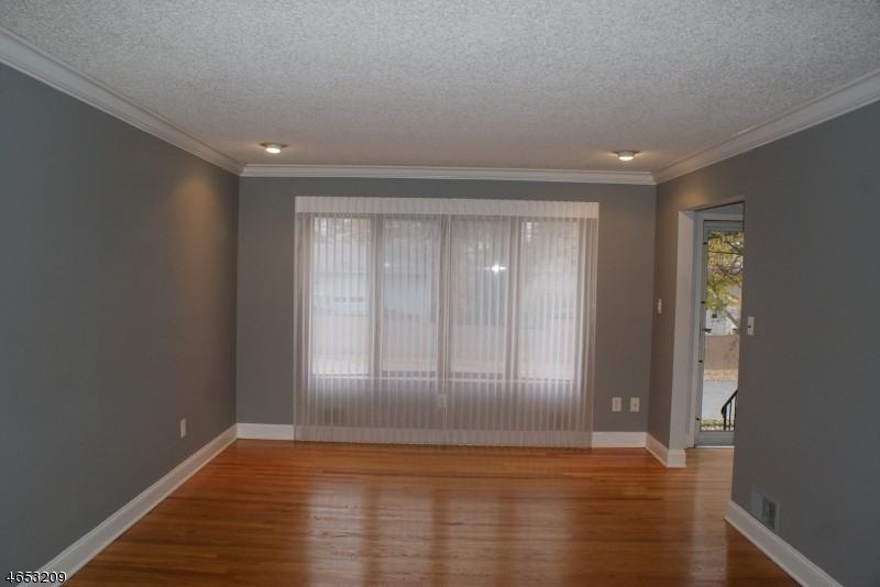 90 Elizabeth St - Photo 3 of 14