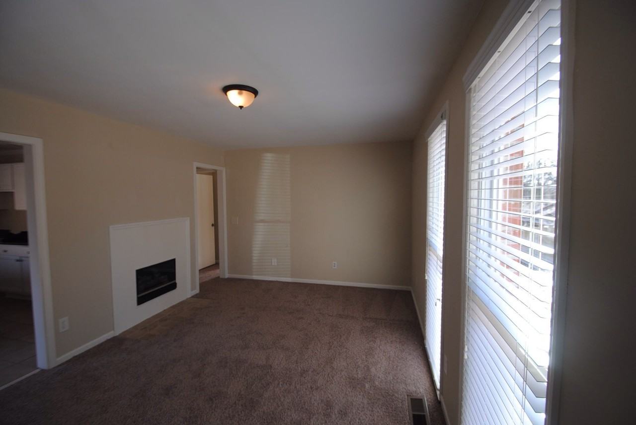 3260 Russell St - Photo 2 of 5