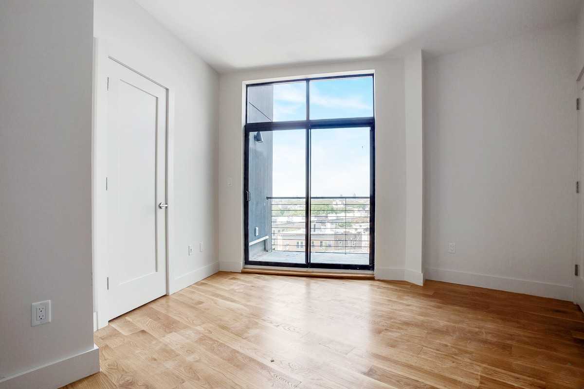 16-80 Madison Street 217 - Photo 2 of 9