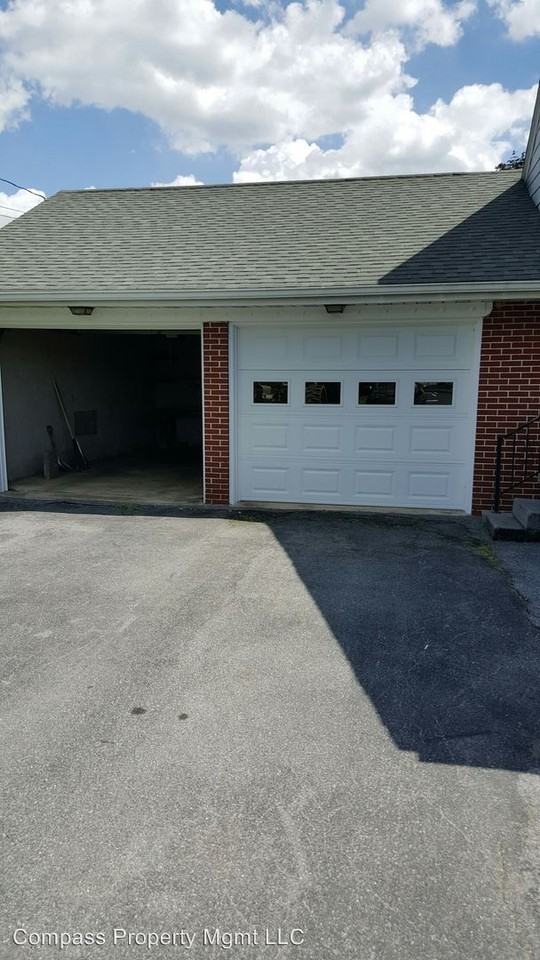 996 E Main St - Photo 2 of 9