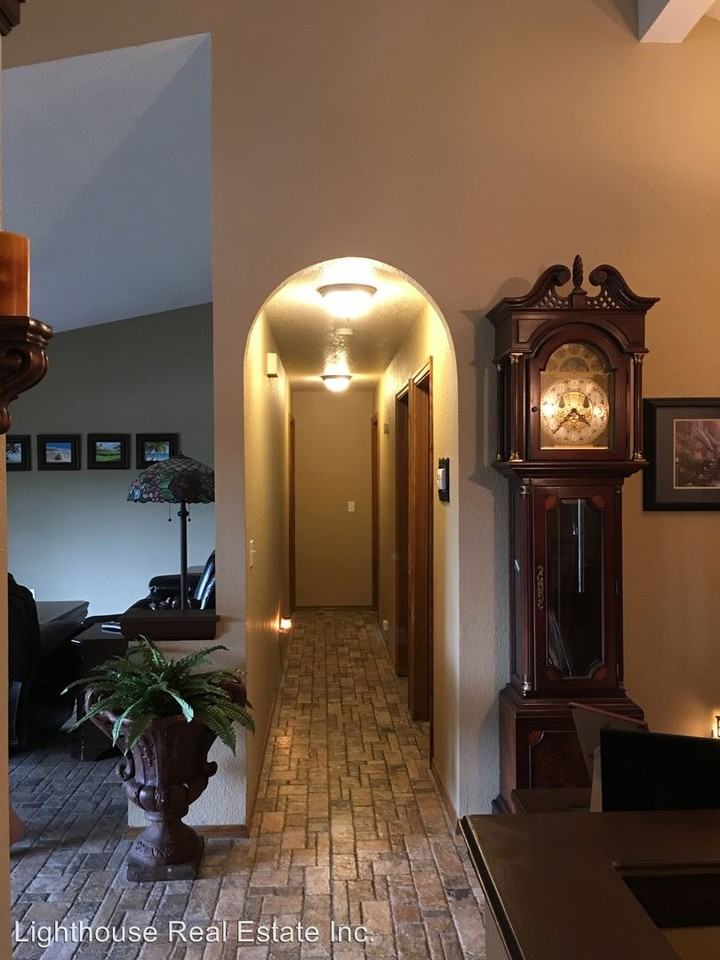 8737 Laguna Dr SW - Photo 3 of 19