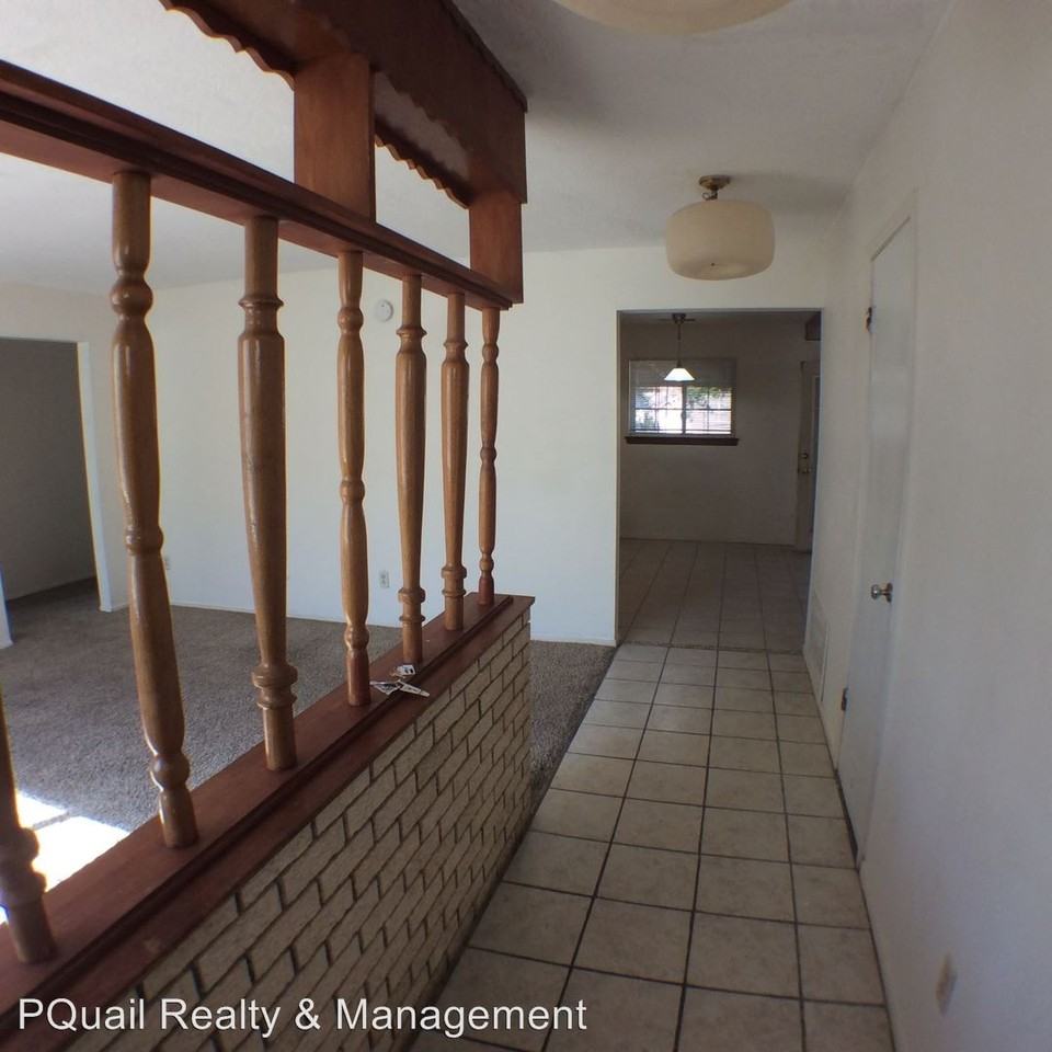 10217 Santa Paula Ave NE - Photo 3 of 25