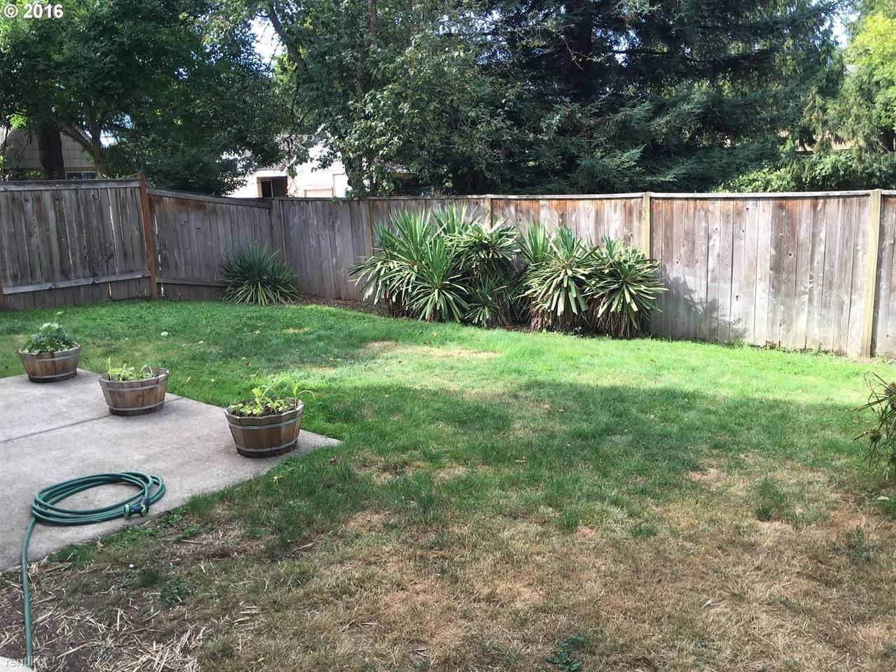 1301 Ferry St - Photo 2 of 2