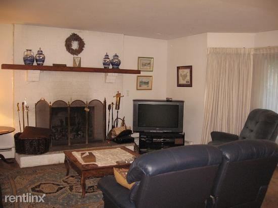 160 Lake St - Photo 2 of 10