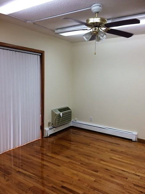 32-44 31st Street 1R - Photo 3 of 7