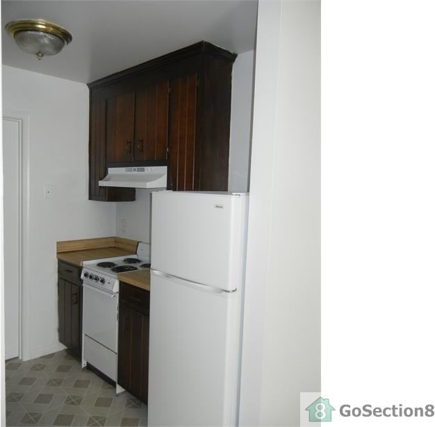 806 LaSalle Ave - Photo 2 of 5
