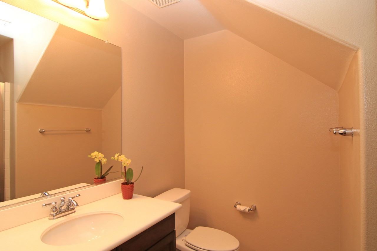 606 Asbury Dr - Photo 3 of 17