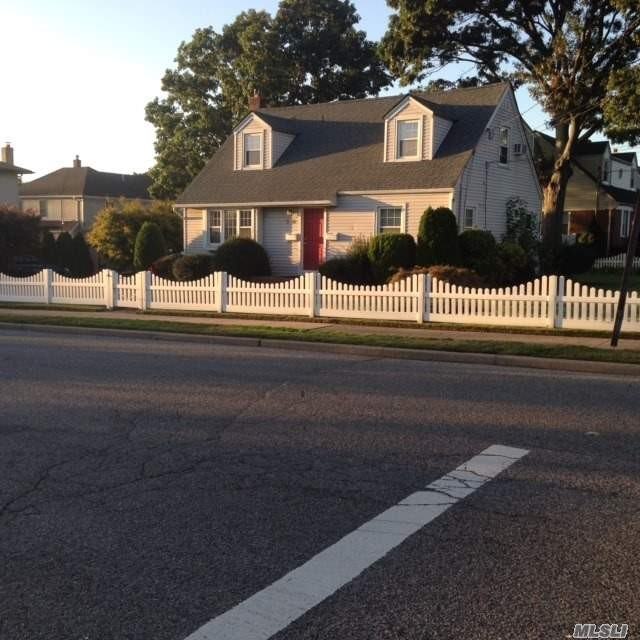 790 Roosevelt St - Photo 2 of 9