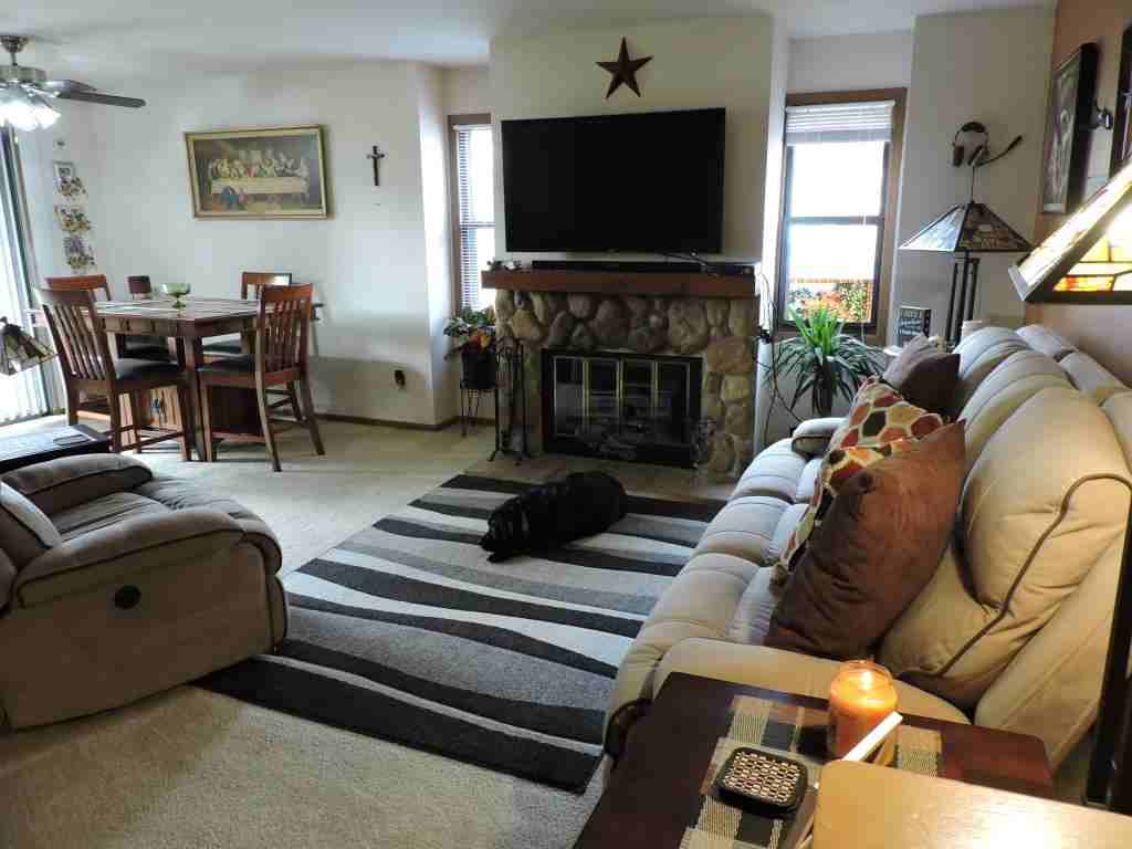 Apple Glen - Photo 2 of 19